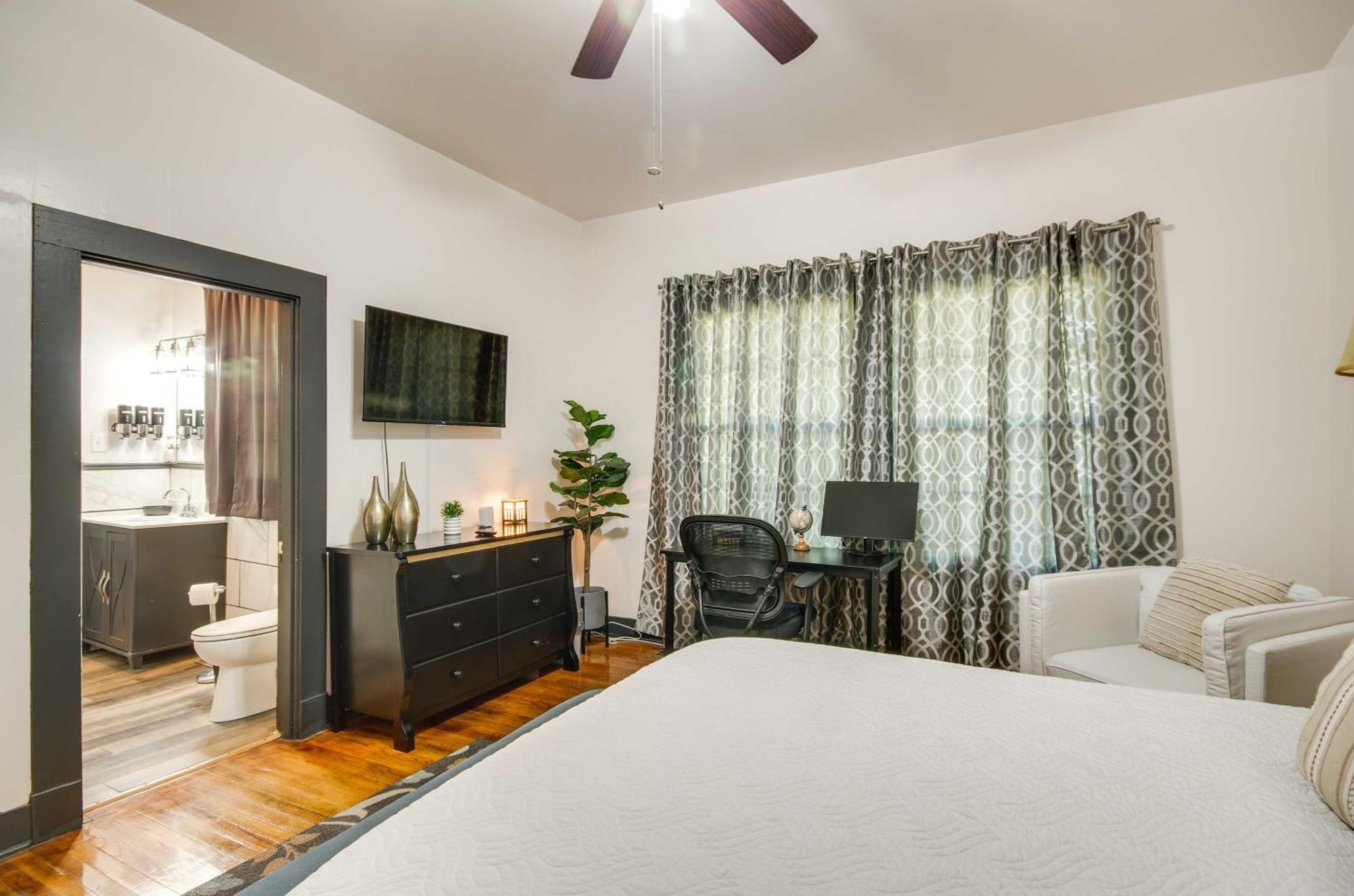 Updated Greenwood Cottage Apt Less Than 1 Mi To Dtwn! Exterior photo