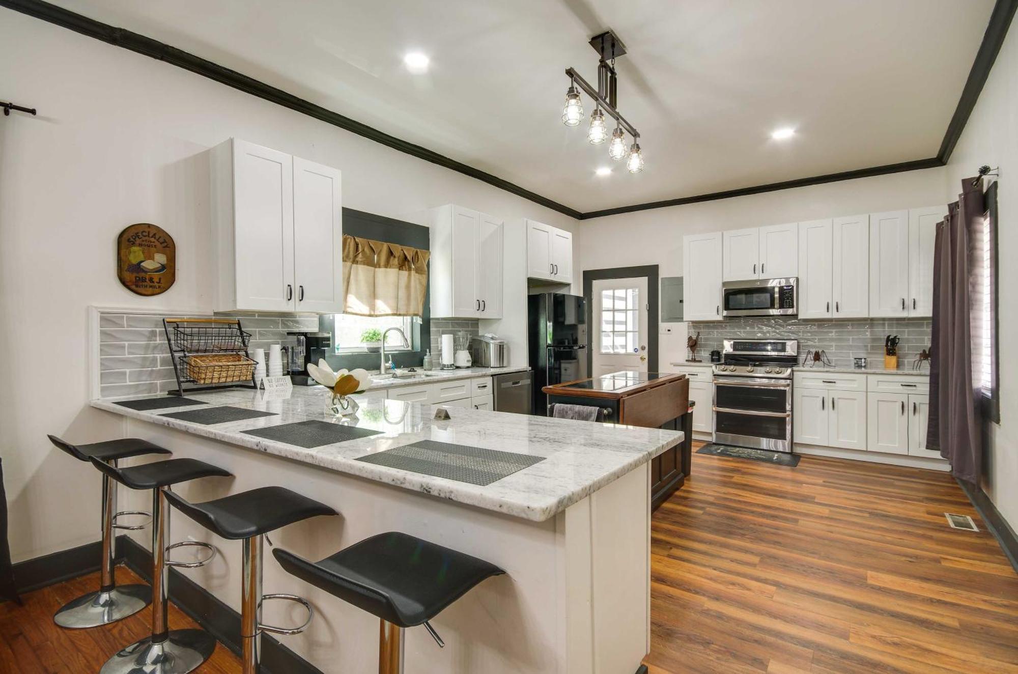 Updated Greenwood Cottage Apt Less Than 1 Mi To Dtwn! Exterior photo